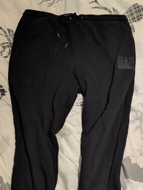 GAP Men’s Black Jogger Sweatpants with Logo